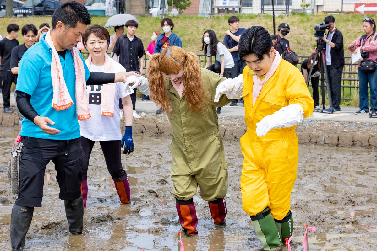 「翔んで埼玉Part II（仮題）」“世界最大！行田市田んぼアート田植えイベント”の様子。