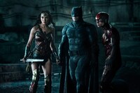 過去にフラッシュとバットマンが共演した「ジャスティス・リーグ」の場面写真。 (c)JUSTICE LEAGUE and all related characters and elements are trademarks of and (c) DC Comics.
(c)2017 Warner Bros. Entertainment Inc. and RatPac-Dune Entertainment LLC.　