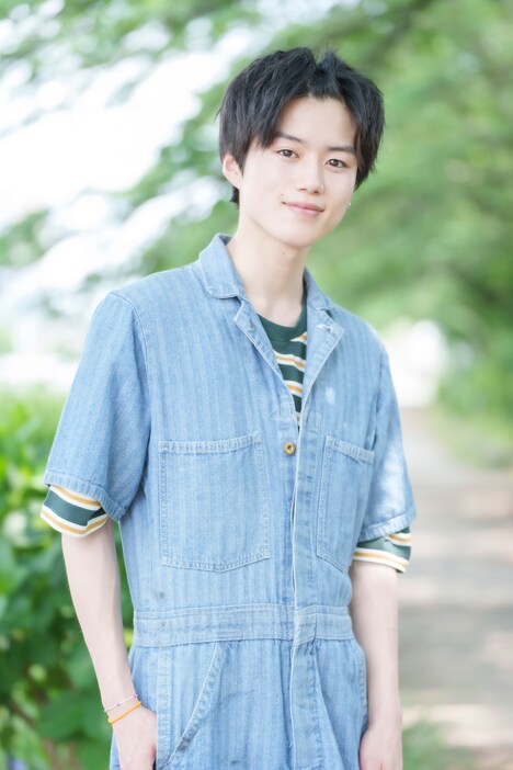 英明日香役の奥智哉。