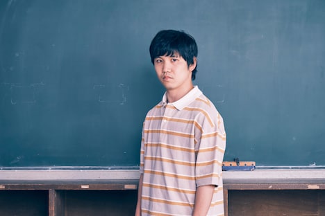 長谷部弘二役の佐久本宝。