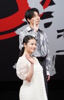 上から高杉真宙、今田美桜。