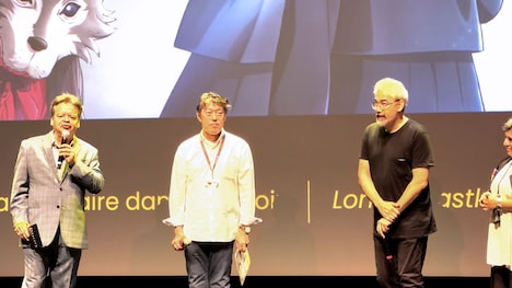 アヌシー国際アニメーション映画祭に登壇した原恵一（中央）。