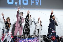 左からLiSA、宮野真守、小野賢章、悠木碧、関智一。