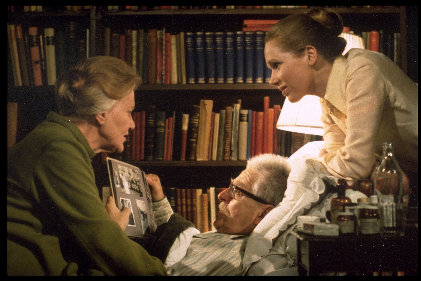 「鏡の中の女」場面写真 (c)1975 CINEMATOGRAPH AB. ALL RIGHTS RESERVED.