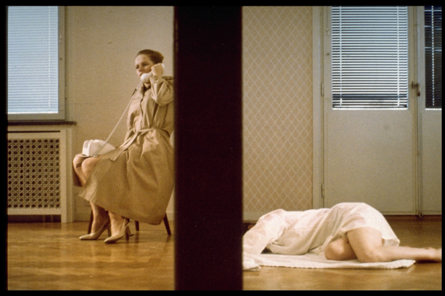 「鏡の中の女」場面写真 (c)1975 CINEMATOGRAPH AB. ALL RIGHTS RESERVED.