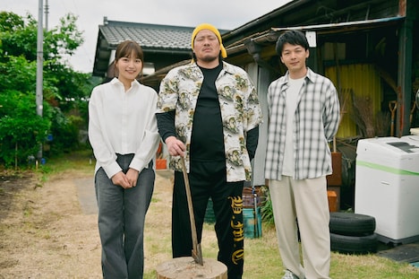 左から川口春奈、一ノ瀬ワタル、中村倫也。