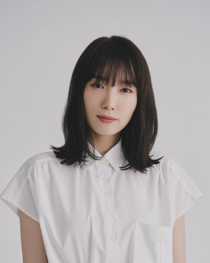 黒目すい役の飯豊まりえ。