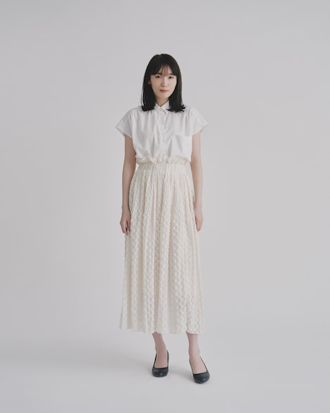 黒目すい役の飯豊まりえ。