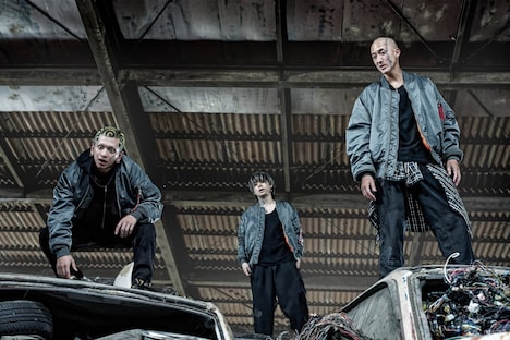 村上虹郎扮する一虎（中央）。