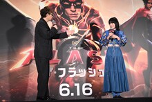 「あまちゃん」のときから橋本愛（右）に注目していたことを伝える山寺宏一（左）。