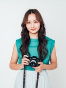 綿矢チサト役の手島実優。