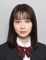 伴ひかり役の畑芽育。