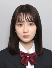 伴ひかり役の畑芽育。