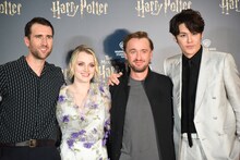 「ワーナー ブラザース スタジオツアー東京 ‐ メイキング・オブ・ハリー・ポッター」のオープニング前夜祭の様子。左からマシュー・ルイス、イバンナ・リンチ、トム・フェルトン、宮野真守。
