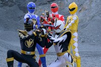 「爆竜戦隊アバレンジャー20th 許されざるアバレ」新場面写真