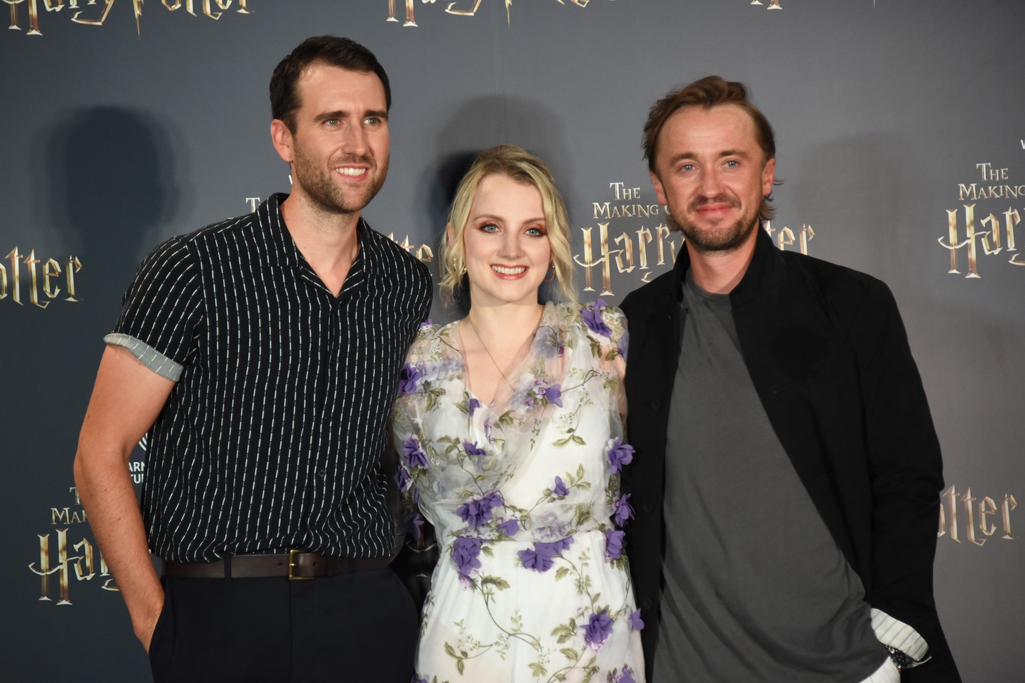 左からマシュー・ルイス、イバンナ・リンチ、トム・フェルトン。