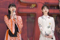 左から祷キララ、當真あみ。