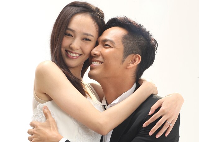 中国ドラマ「マイ・サンシャイン～何以笙簫默～」より、ティファニー・タン演じるチャオ・モーション（左）、ウォレス・チョン演じるホー・イーチェン（右）。(c)GCOO