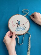 「青いカフタンの仕立て屋」コラボ刺繍メイキング写真