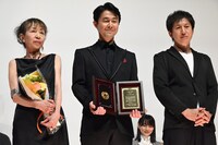 左から大杉弘美、足立智充、佐向大。