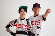 左から森山みつき演じる水原夏子、藤田健彦演じる重野。