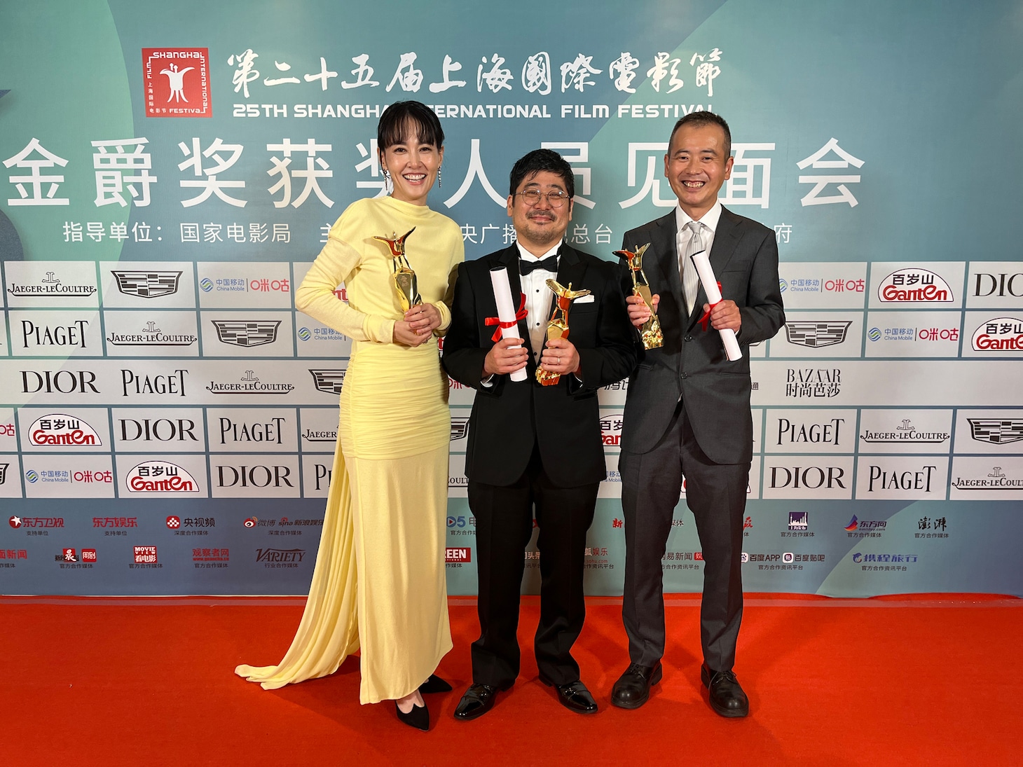左から菊地凛子、熊切和嘉、室井孝介。