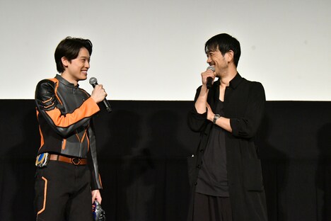 左から松本大輝、谷口賢志。