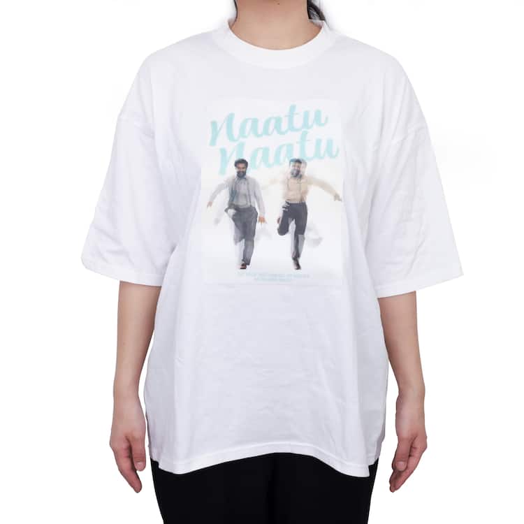 胸元でナートゥ踊る「RRR」Tシャツ発売、角度で絵柄が変化 - 映画ナタリー