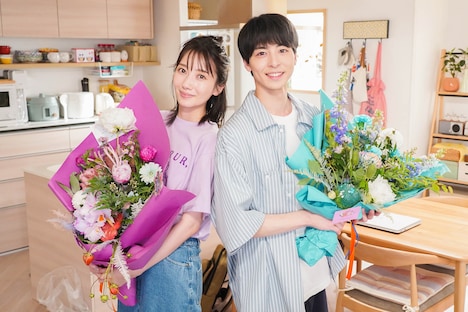 左から波瑠、高杉真宙。