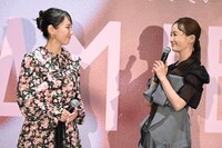 左から吉岡里帆、松本まりか。
