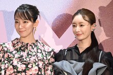 左から吉岡里帆、松本まりか。