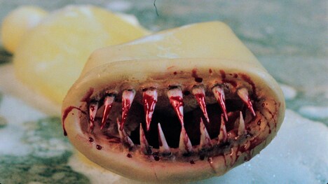 「キラーコンドーム ディレクターズカット完全版」場面写真