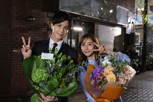 左から岩田剛典、田中みな実。