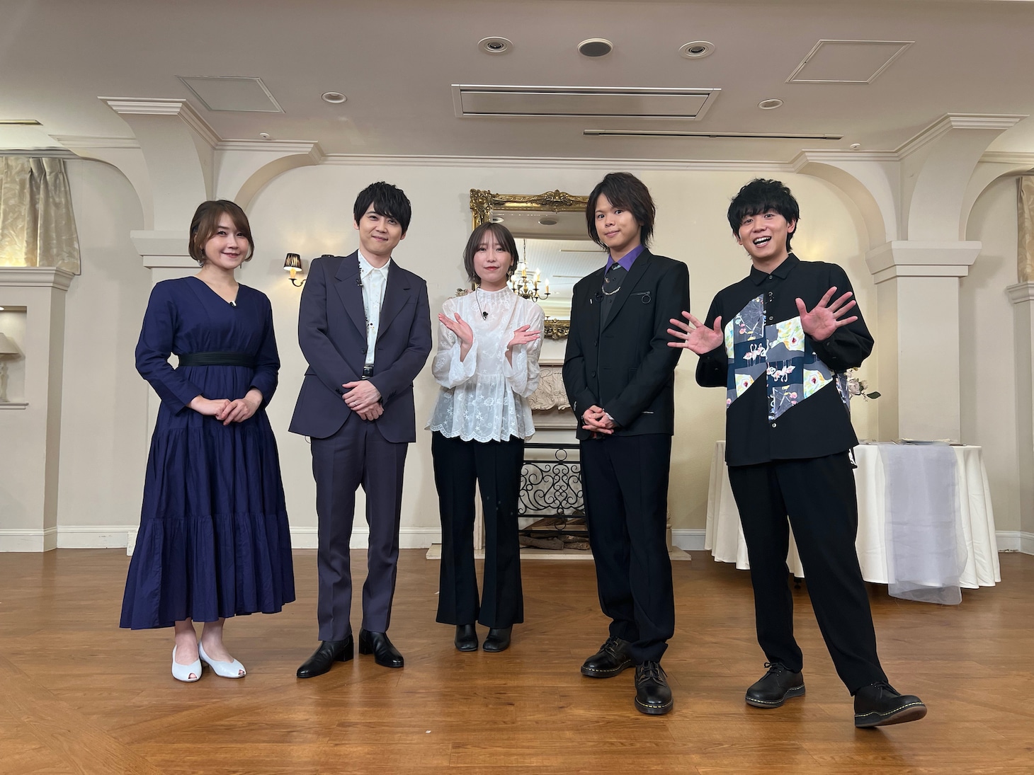 左から佐藤利奈、梶裕貴、日向未南、村瀬歩、山下大輝。