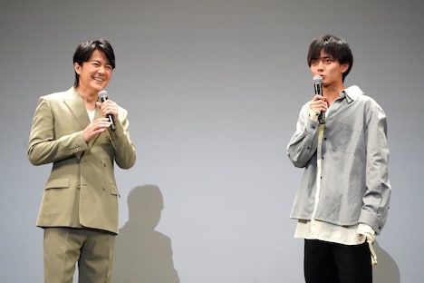 左から福山雅治、永瀬廉。