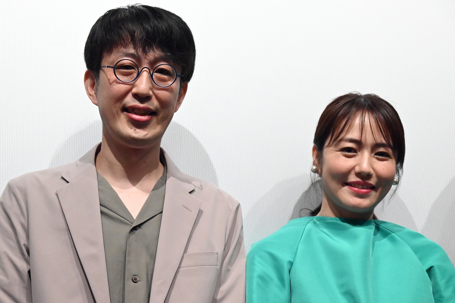 左から吉橋航也、磯山さやか。