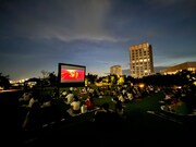 過去に行われた「原っぱシネマ」の様子。