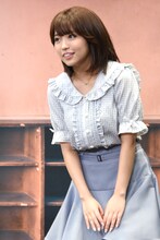 報道陣に礼をする大原優乃。