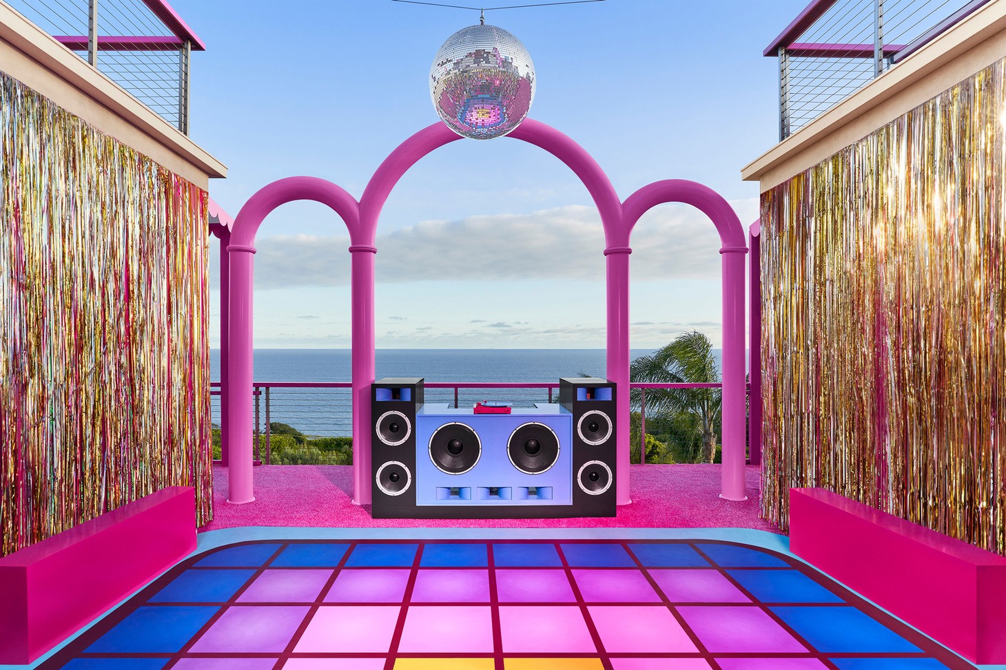 Barbie's Malibu DreamHouseより。