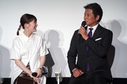 左から伊藤沙莉、織田裕二。
