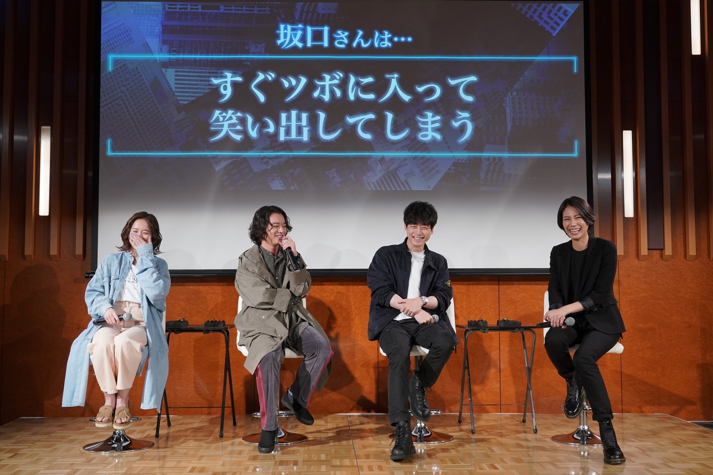 左から堀田真由、染谷将太、坂口健太郎、松下奈緒。