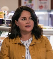 セーラ・グリーン演じるオーニャ。