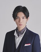 雨宮純平役のYU。