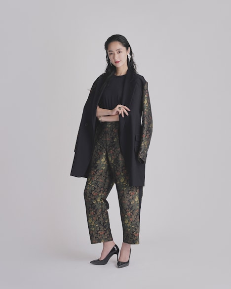 来栖久美役のシシド・カフカ。