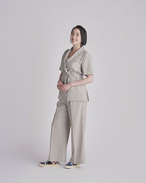 来栖芽衣役の早見あかり。