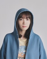 黒目すい役の飯豊まりえ。