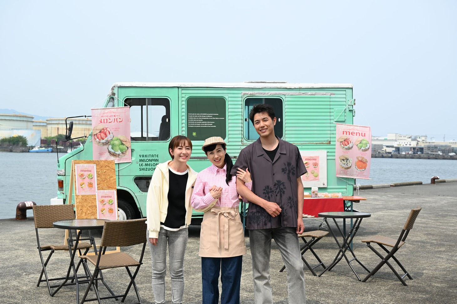 左から西尾まう、西村知美、勇翔。