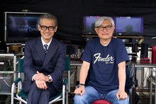 左から渡部篤郎、堤幸彦。