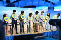 ドラマ「真夏のシンデレラ」制作発表会見の様子。