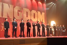 左から佐藤信介、三浦貴大、岡山天音、要潤、清野菜名、大沢たかお、山崎賢人、吉沢亮、橋本環奈、佐藤浩市、山田裕貴、片岡愛之助、高嶋政宏。